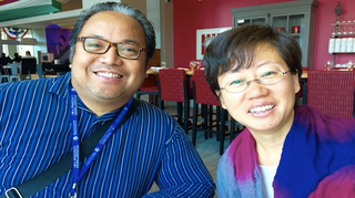 Momar Visaya, editor of an English-language Filipino weekly, the Asian Journal, left, and Rong Xiaoqing, a reporter for the national Chinese-language Sing Tao Daily (Credit: New America Media)